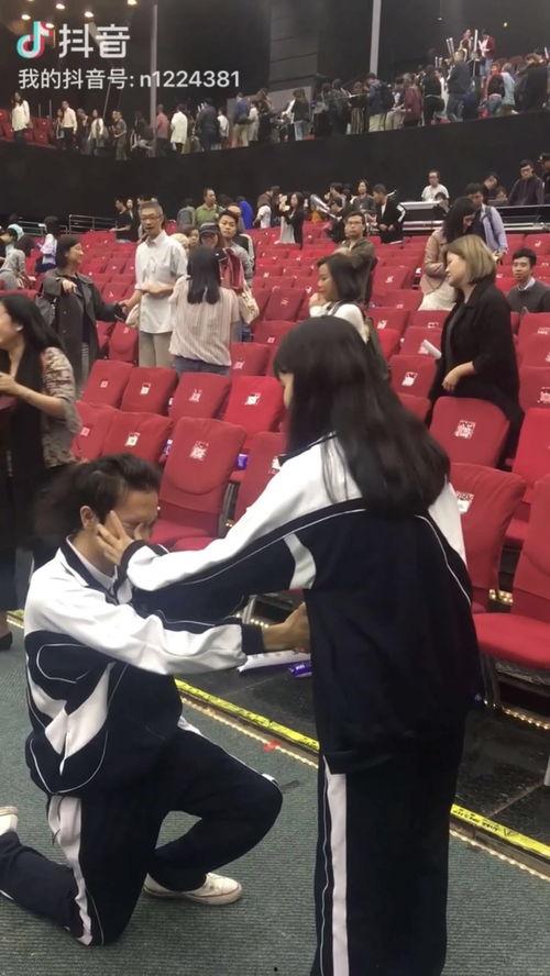 求婚吃瓜视频大全集免费观看,求婚吃瓜视频大全免费观看，甜蜜瞬间尽收眼底  第1张